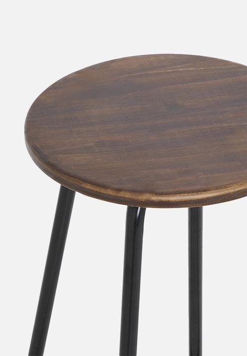 H&S - Umbridge stool-walnut