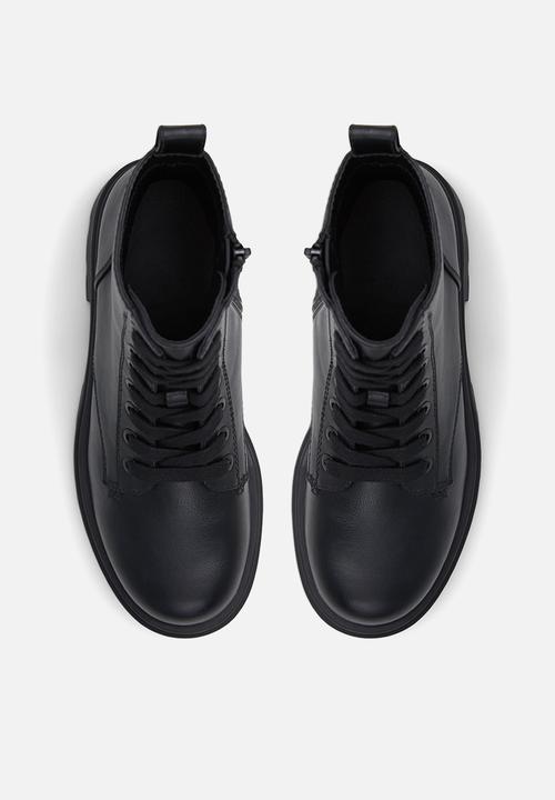 Call It Spring - Hudsyn lace up boot - black