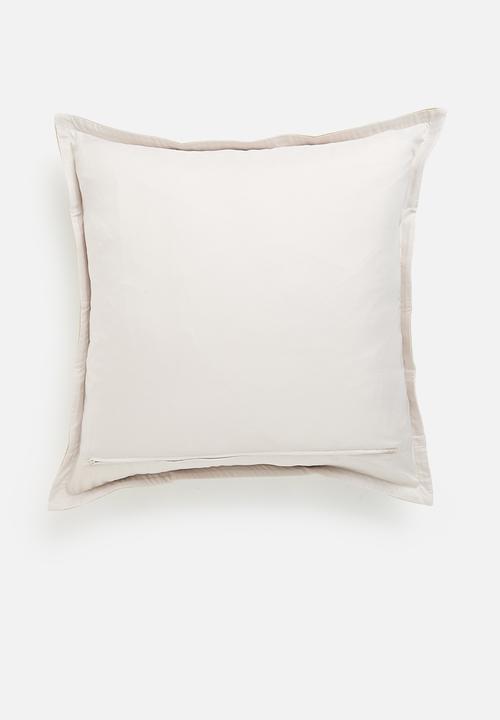Grey Gardens - Latin olive cushion cover - yellow