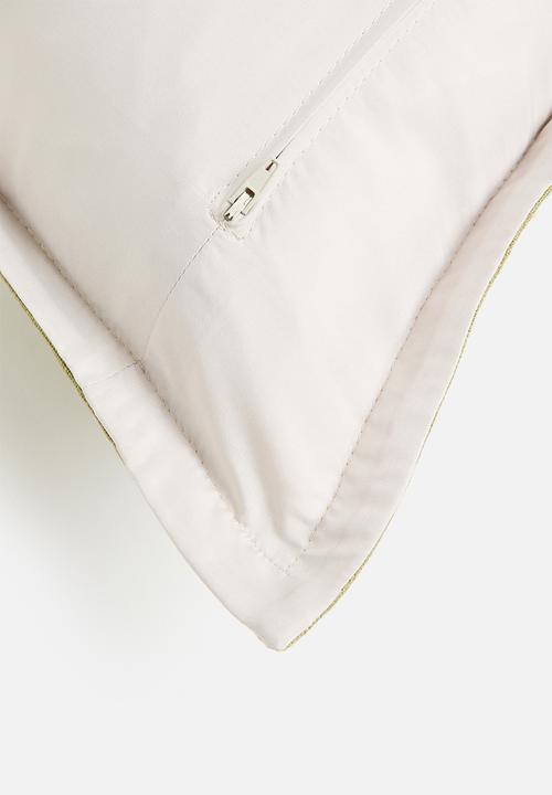 Grey Gardens - Latin olive cushion cover - yellow