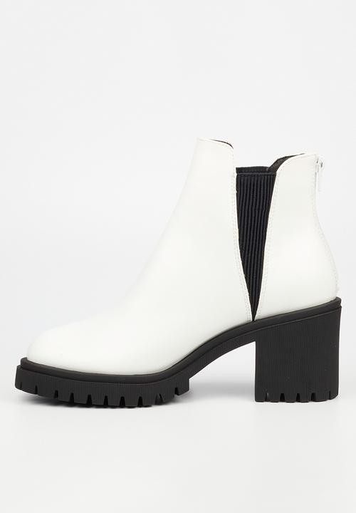Miss Black - Atlas 2 chelsea boot - white