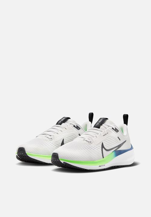 Nike - Nike Air Zoom Pegasus 40 - Platinum Tint/Black-White-Green Strike