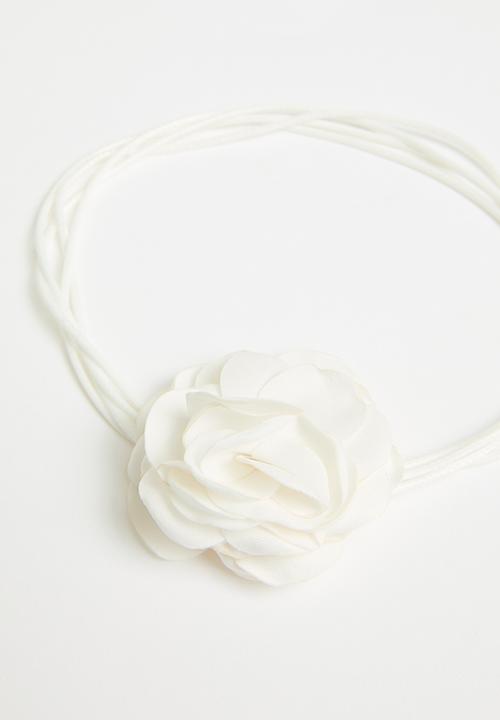 Superbalist - Flower choker necklace - cream