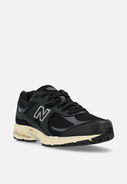 New Balance  - 2002R