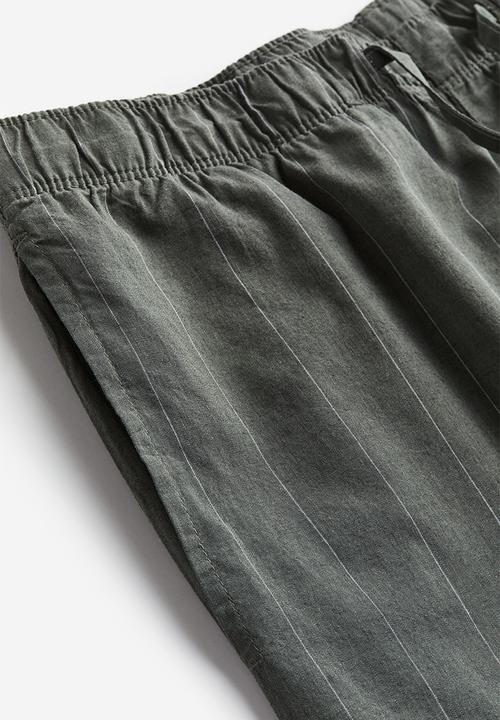 H&M - Relaxed fit pyjama bottoms - Dark green Pinstriped