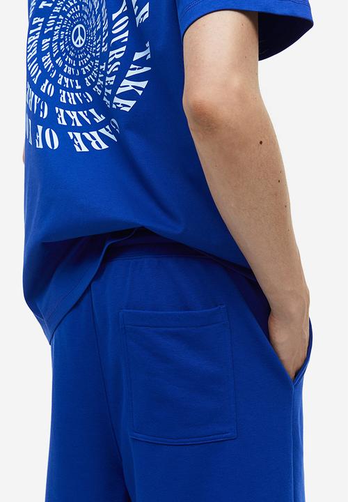 H&M - Coolmax® loose fit sweatshorts - Bright blue Peace symbol