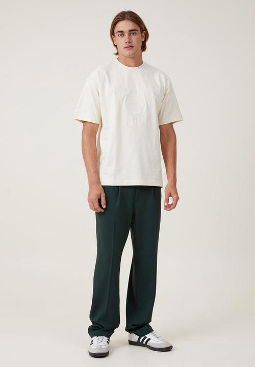 Cotton On - Box Fit College T-shirt - Cream Puff/Track Div