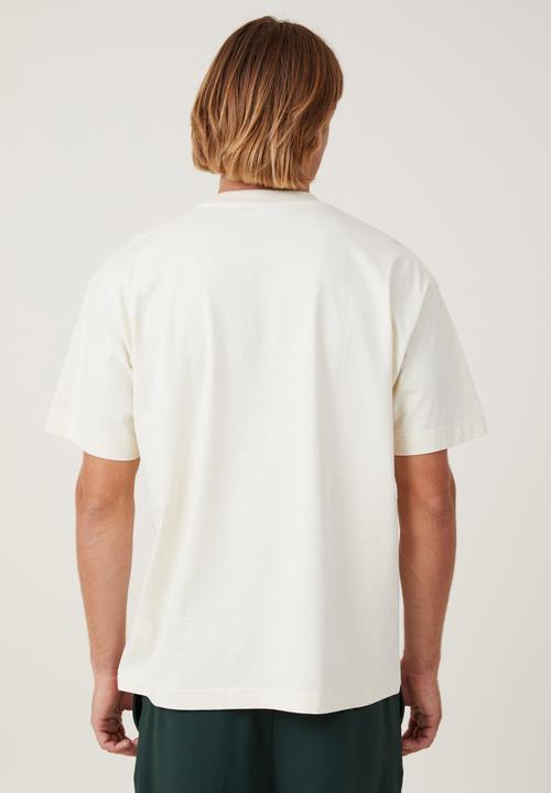 Cotton On - Box Fit College T-shirt - Cream Puff/Track Div