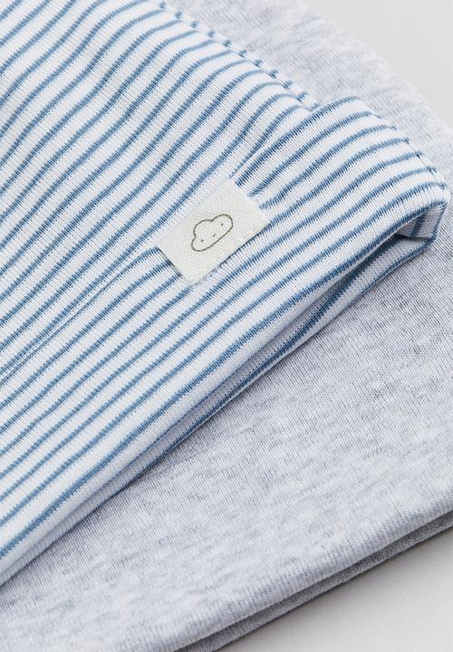 H&M - 2-pack cotton hats - light blue striped