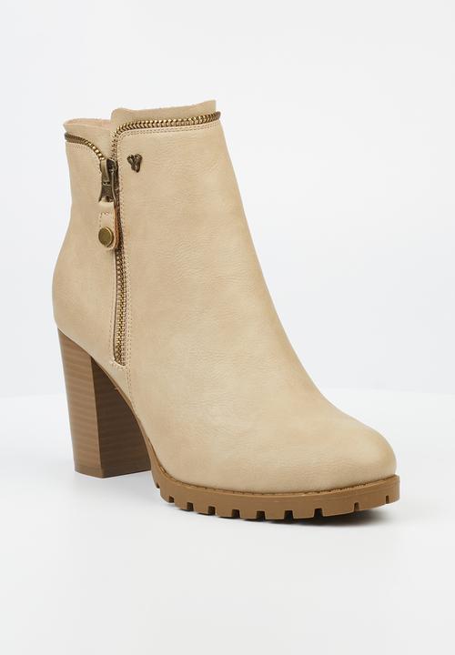 Butterfly Feet - June 4 block heel boot - beige