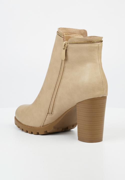 Butterfly Feet - June 4 block heel boot - beige