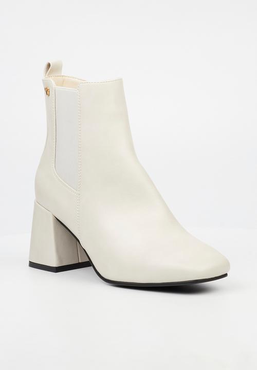Butterfly Feet - Shardae 1 block heel boot - ivory