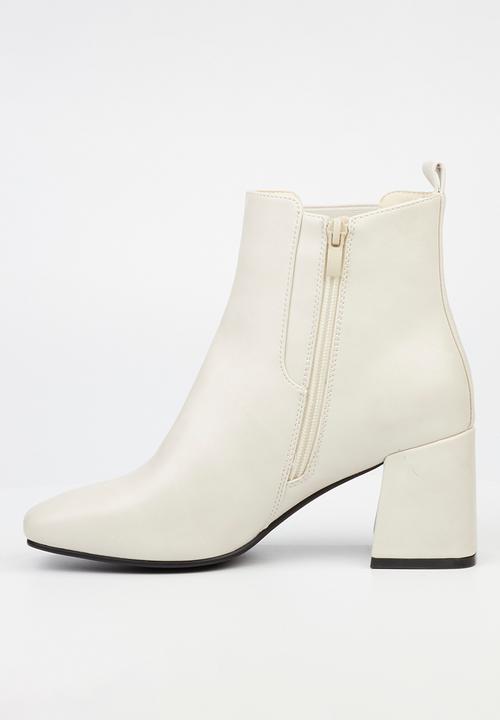 Butterfly Feet - Shardae 1 block heel boot - ivory