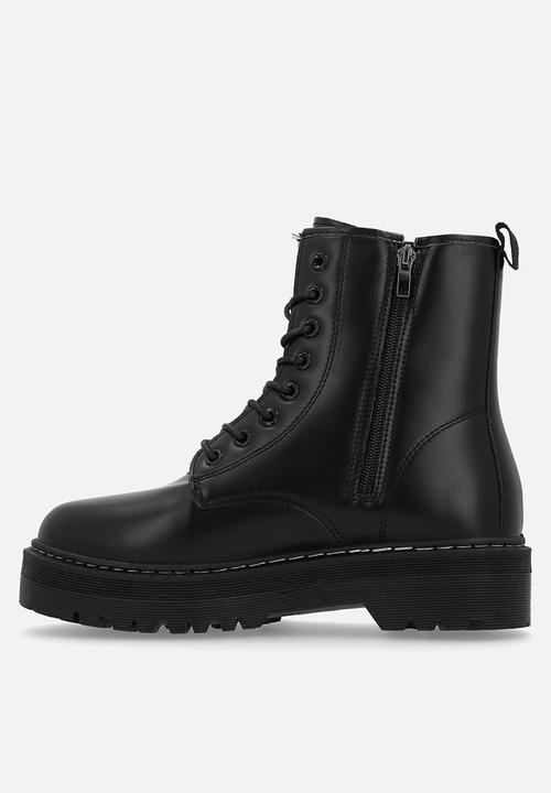 Madison® - Savannah platform lace-up boot - black