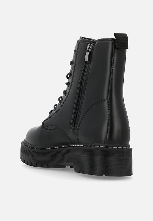Madison® - Savannah platform lace-up boot - black