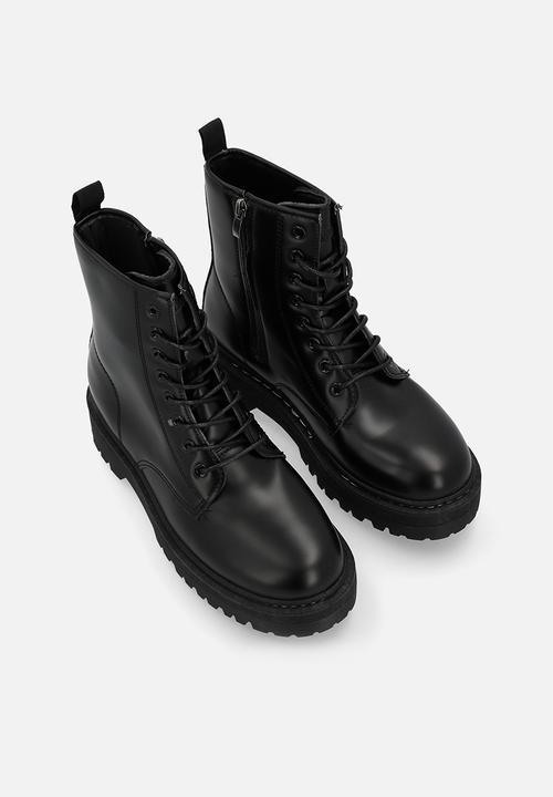 Madison® - Savannah platform lace-up boot - black