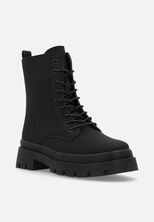 Madison® - Fallon platform lace-up boot - black