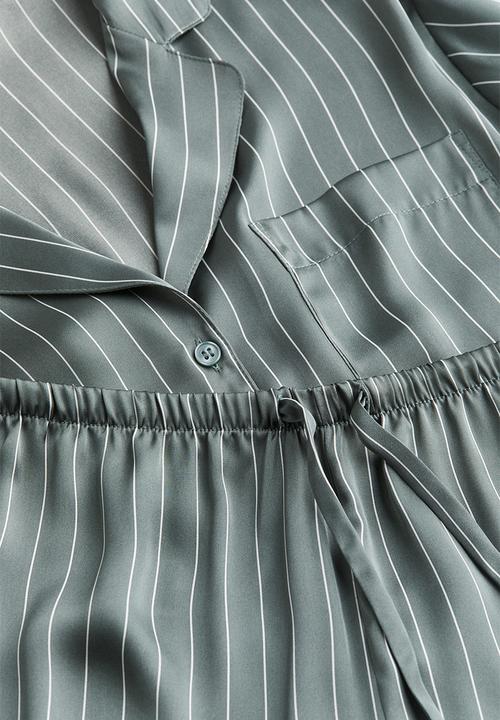H&M - Satin pyjama shirt and bottoms - green striped