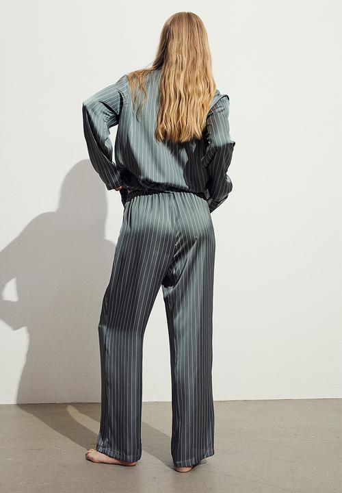 H&M - Satin pyjama shirt and bottoms - green striped