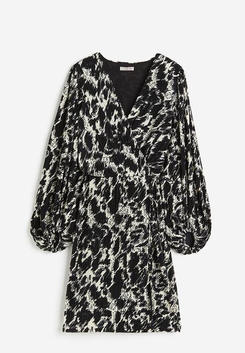 H&M - Plissé wrap dress - black/leopard print