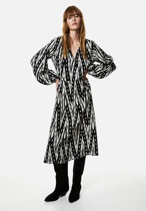 H&M - Balloon-sleeved wrap dress - black