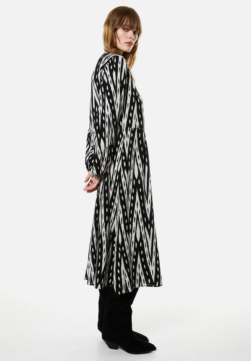 H&M - Balloon-sleeved wrap dress - black