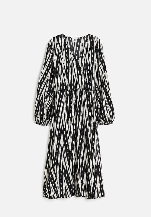 H&M - Balloon-sleeved wrap dress - black