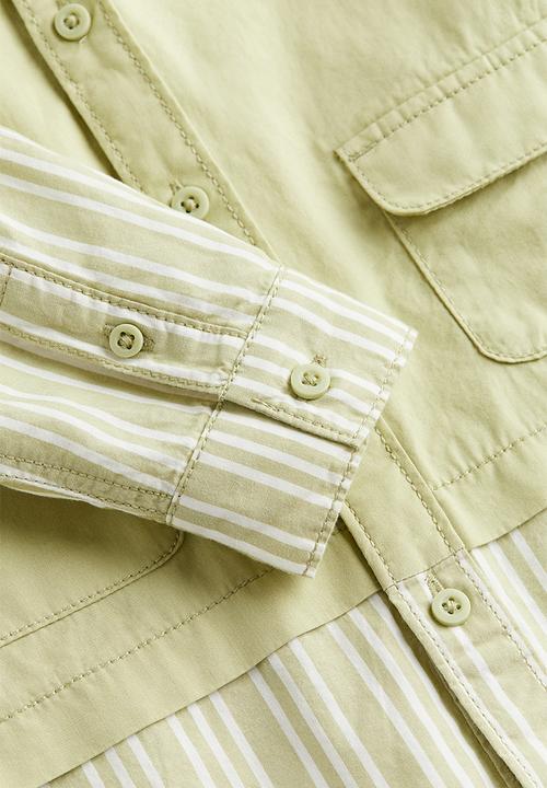 H&M - Oversized poplin overshirt - pistachio green/striped 