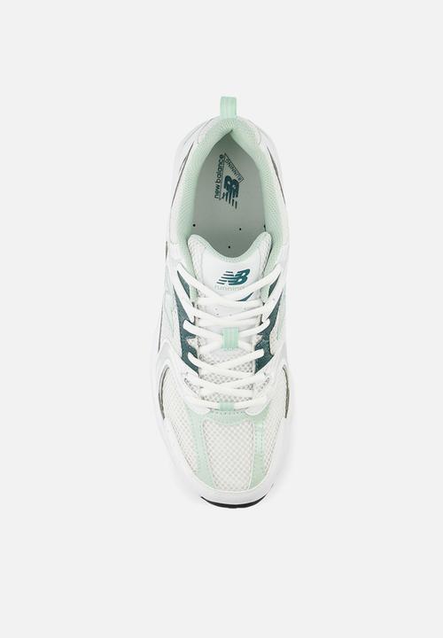 New Balance  - MR530