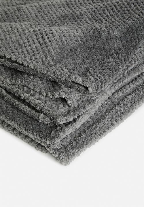 Sixth Floor - Waffle Fleece Throw - charcoal