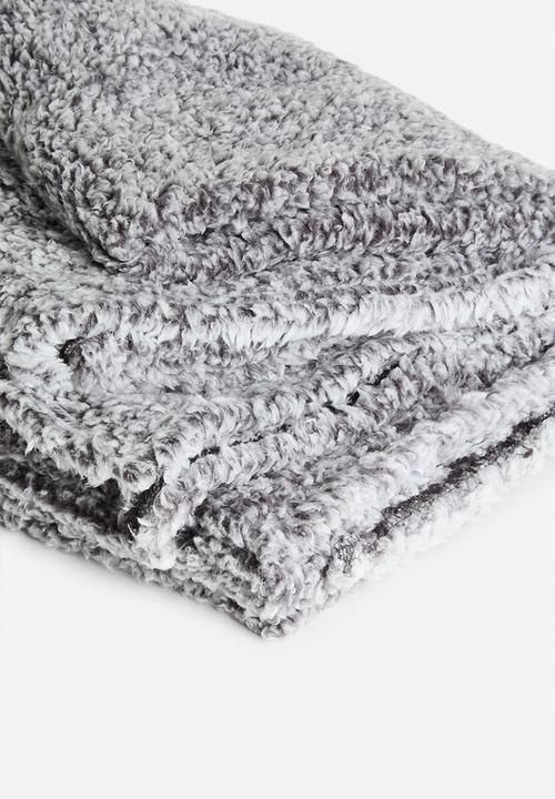 Sixth Floor - Shaggy Fleece Melange Throw -charcoal