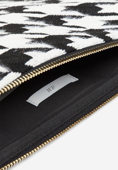 H&M - Textured-weave laptop case - black dogtooth-patterned