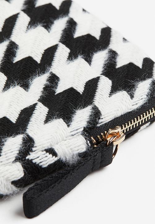 H&M - Textured-weave laptop case - black dogtooth-patterned