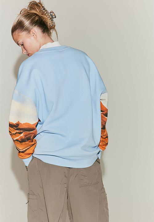 H&M - Oversized printed sweatshirt - light blue/arizona