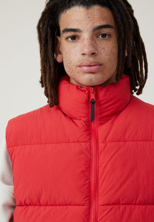 Cotton On - Recycled puffer vest - race red