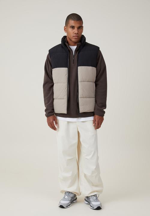 Cotton On - Recycled puffer vest - stone panel