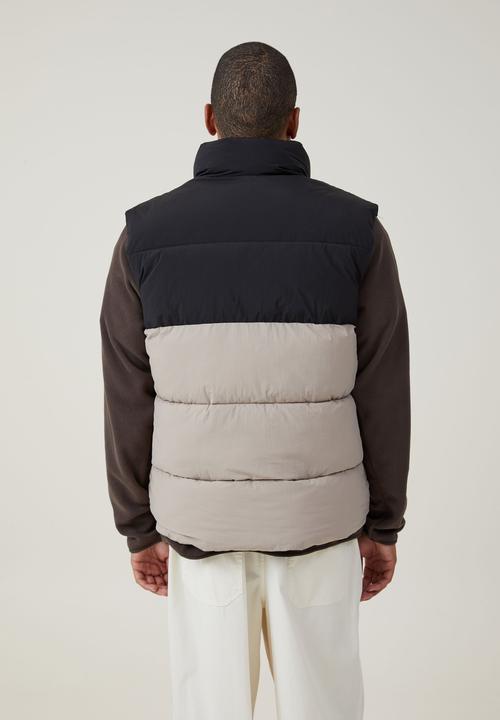 Cotton On - Recycled puffer vest - stone panel