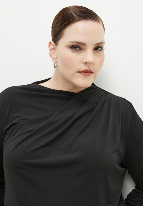 edit - Wrap neck tee plus - black