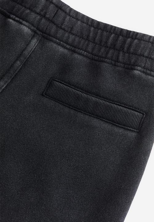 H&M - Printed joggers - black/washed out