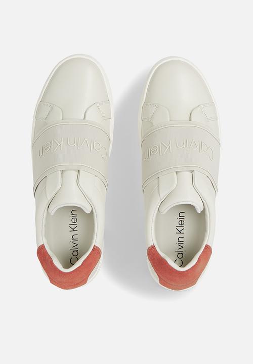 Calvin Klein - Clean cupsole slip on - dk ecru