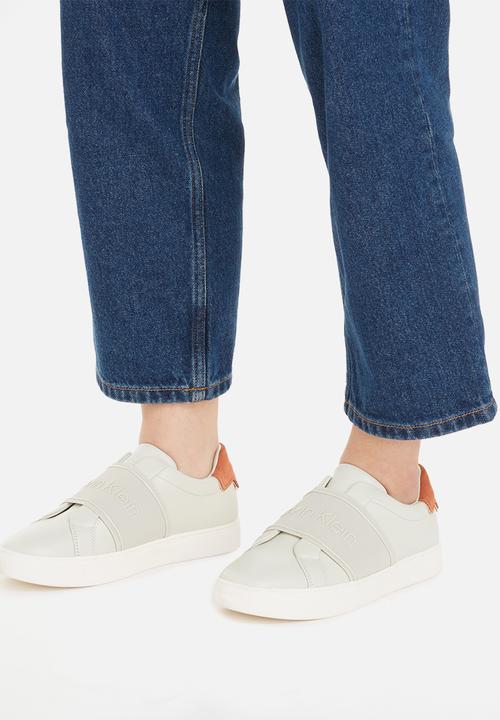 Calvin Klein - Clean cupsole slip on - dk ecru