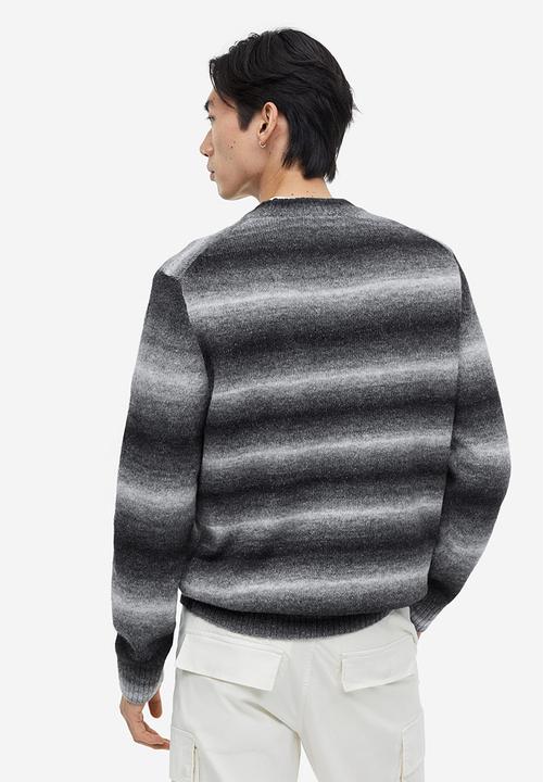 H&M - Regular fit jumper - black/striped