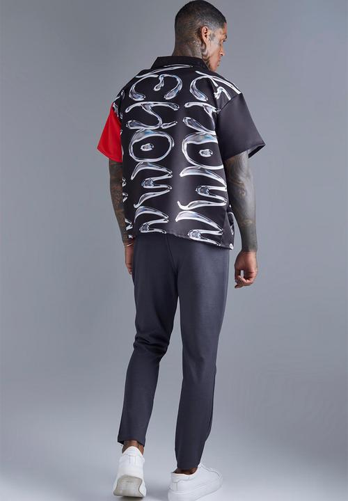 boohooMAN - Boxy graphic satin spliced shirt - red