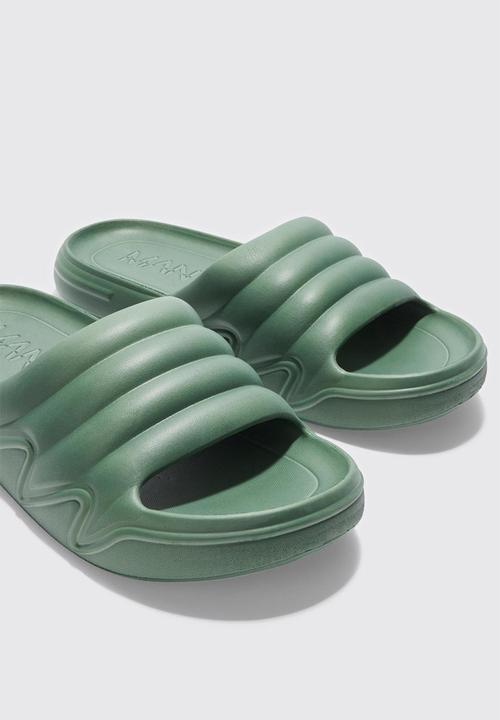 boohooMAN - Moulded slider - sage