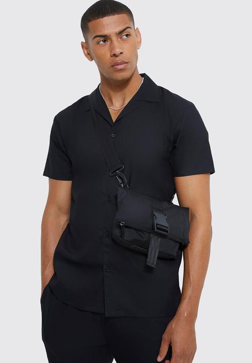 boohooMAN - Short sleeve regular tech stretch shirt and slim trouser - black