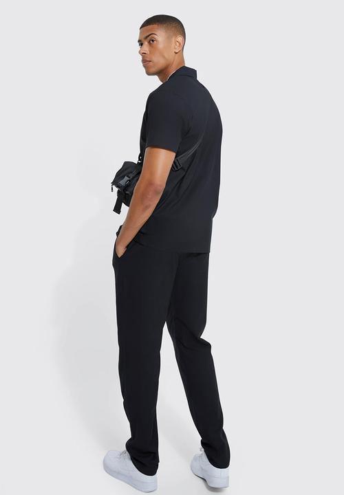 boohooMAN - Short sleeve regular tech stretch shirt and slim trouser - black