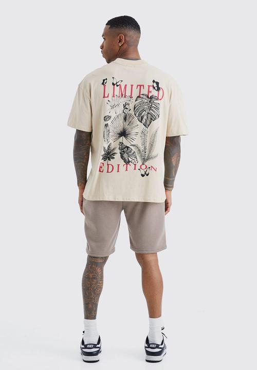 boohooMAN - Oversized tropic graphic t-shirt - sand
