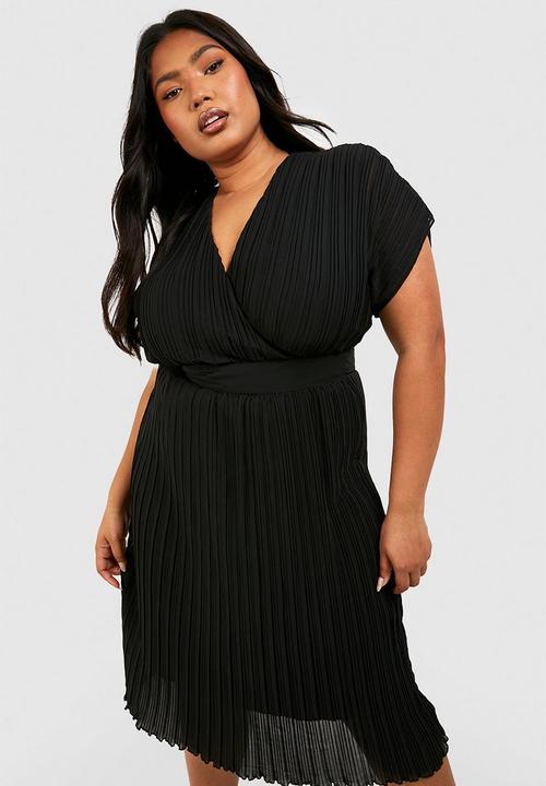 boohoo - Plus occasion pleated wrap midi dress - black