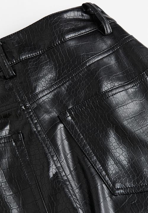 Coated trousers - black crocodile patterned - 1179279003