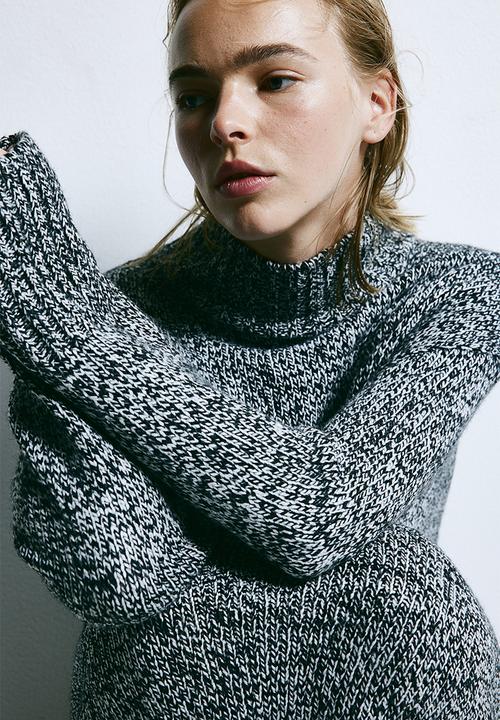 H&M - Knitted turtleneck dress - black